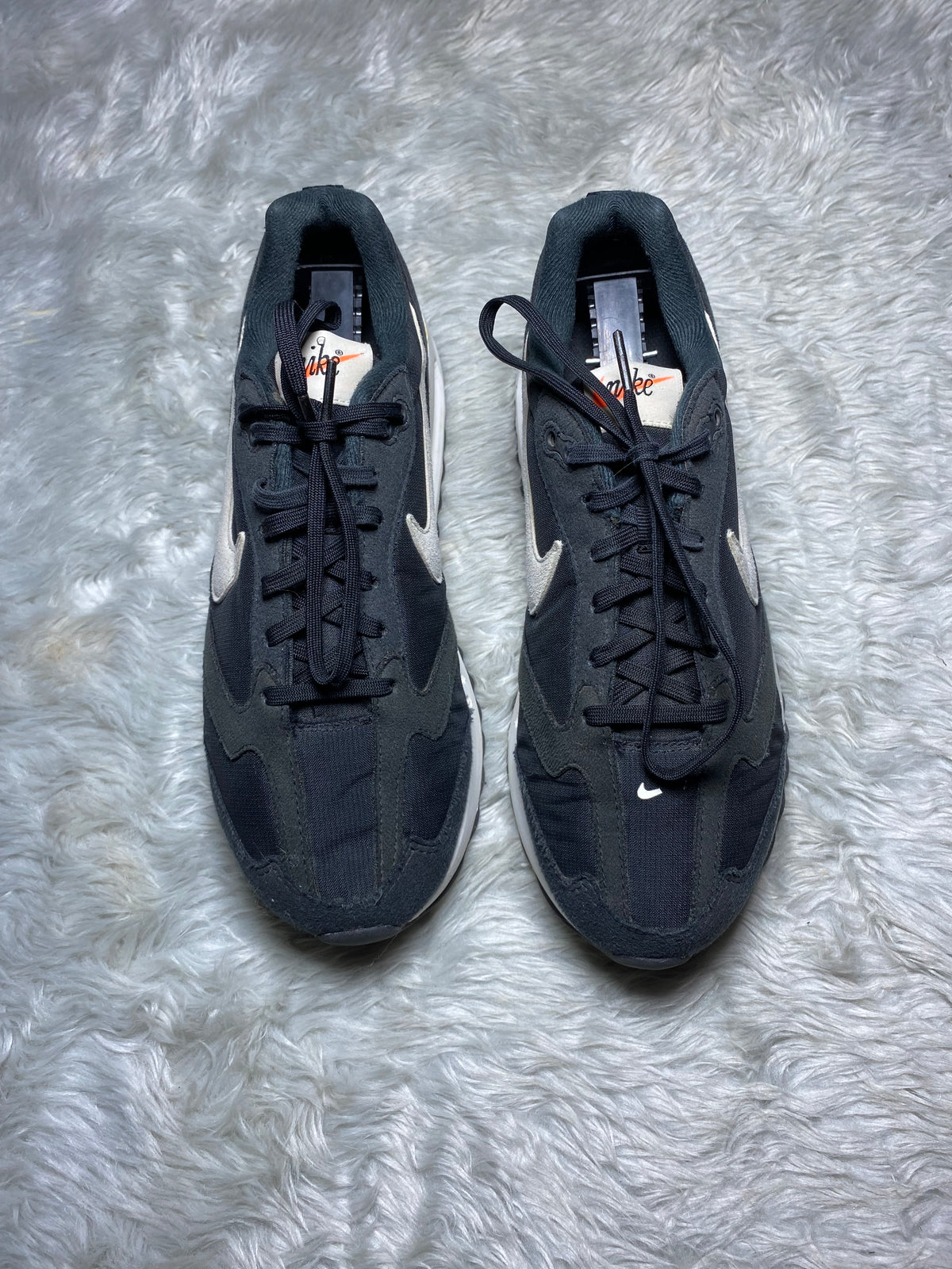 Nike Air Max Dawn Black / Summit White - Metallic Silver
