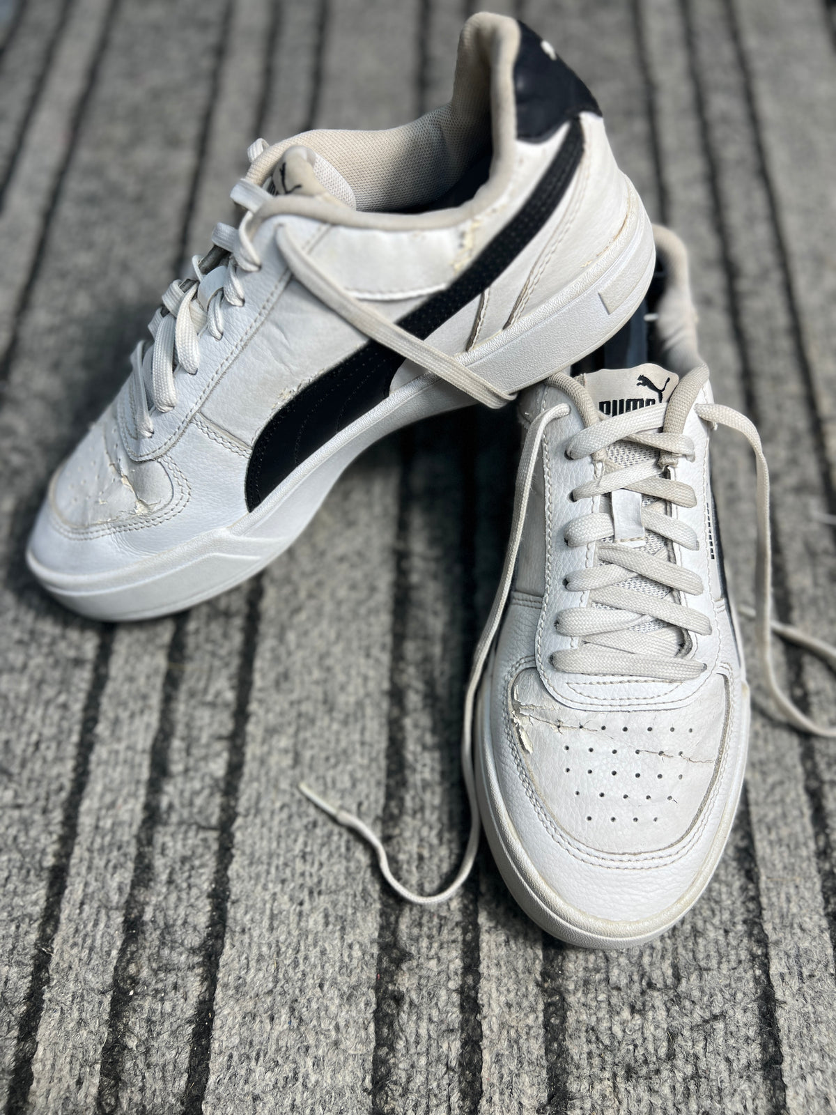 Puma Smash V2 Leather Men's Sneakers – White/Black(Size 40)