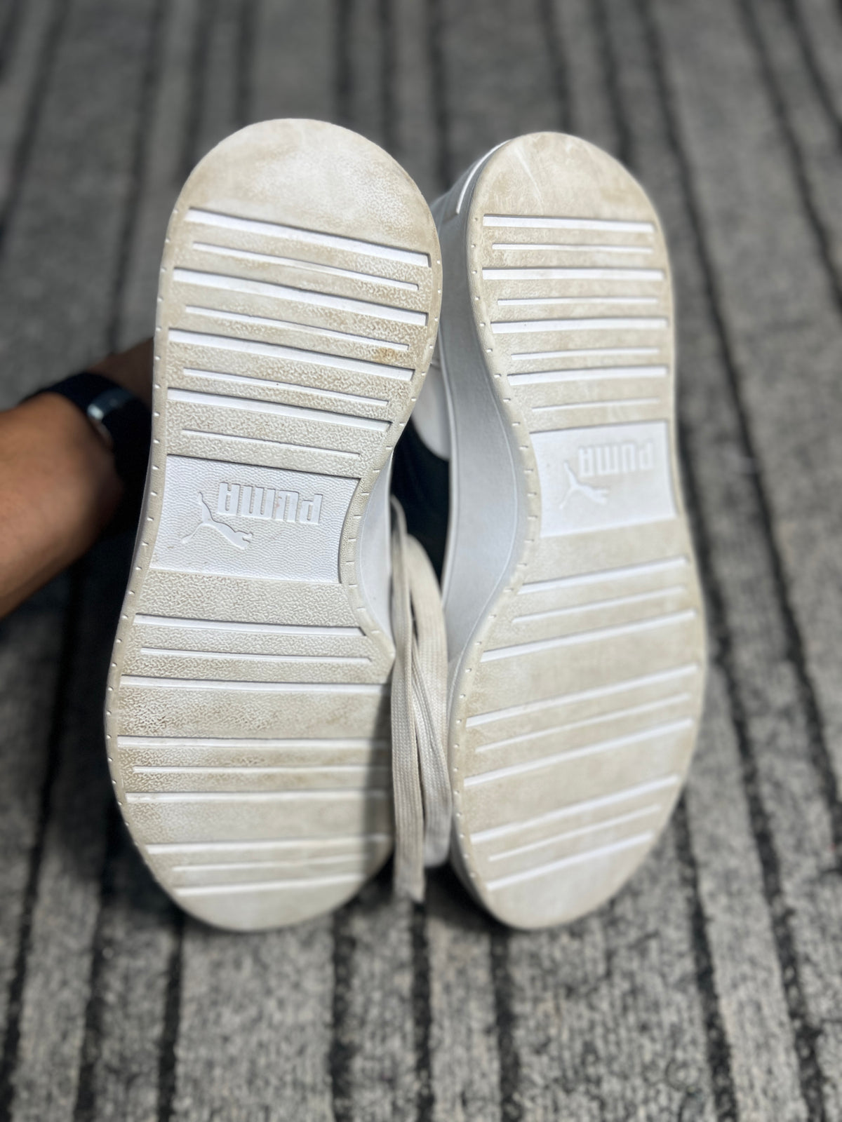 Puma Smash V2 Leather Men's Sneakers – White/Black(Size 40)